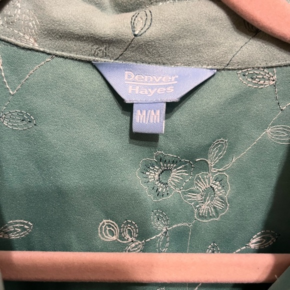 Denver Hayes Faux suede sea-foam green embroidered button-down - Size M - Picture 3 of 3